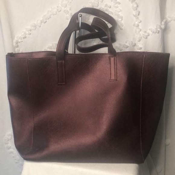 BATH & BODY WORKS VIP Burgundy large tote. Black Friday Limited Edition. - Picture 5 of 8